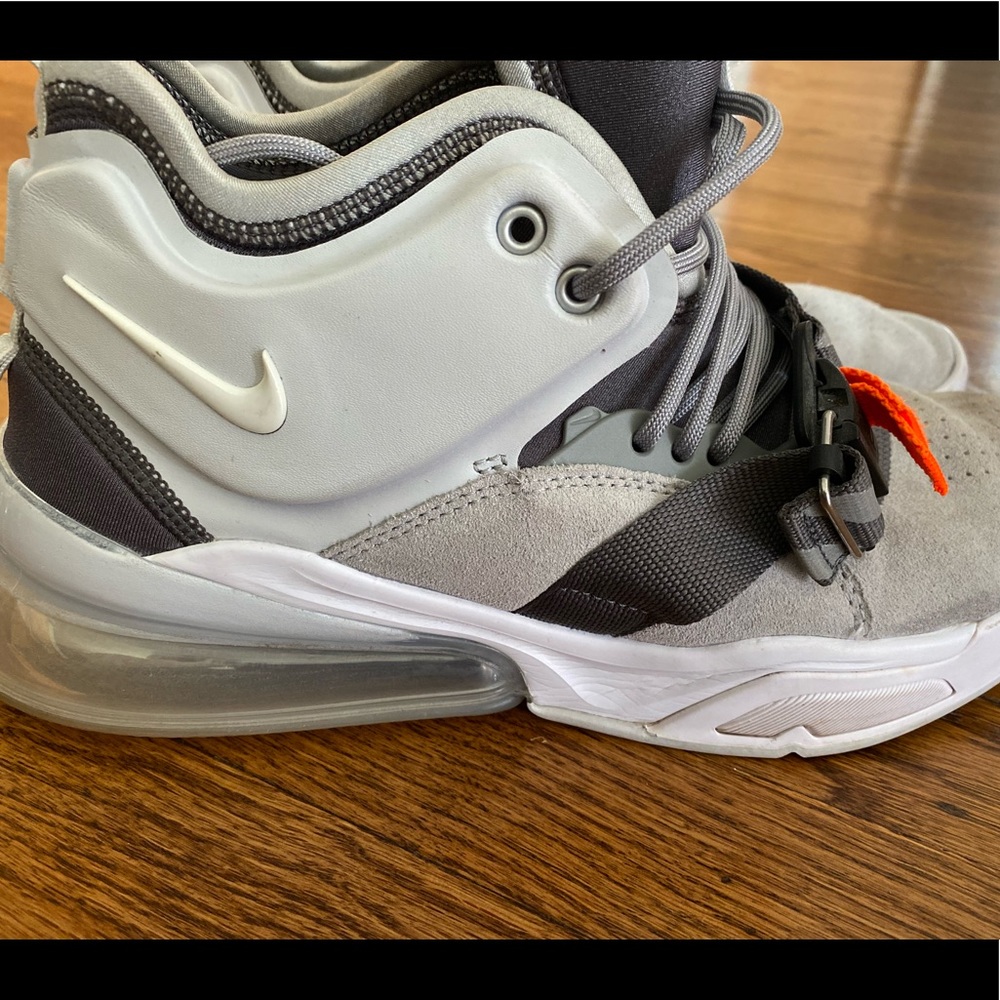 Nike Air Force 270